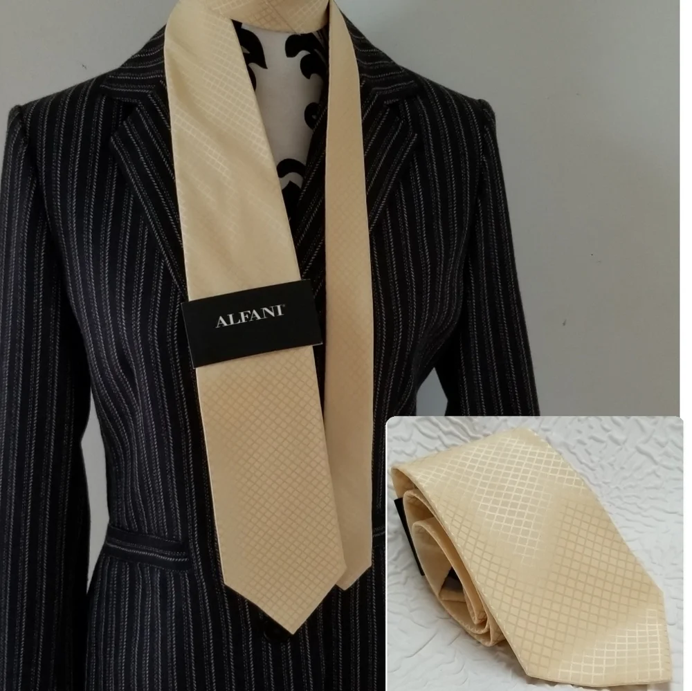 NWT Alfani Silk Gold Cream box pattern tie